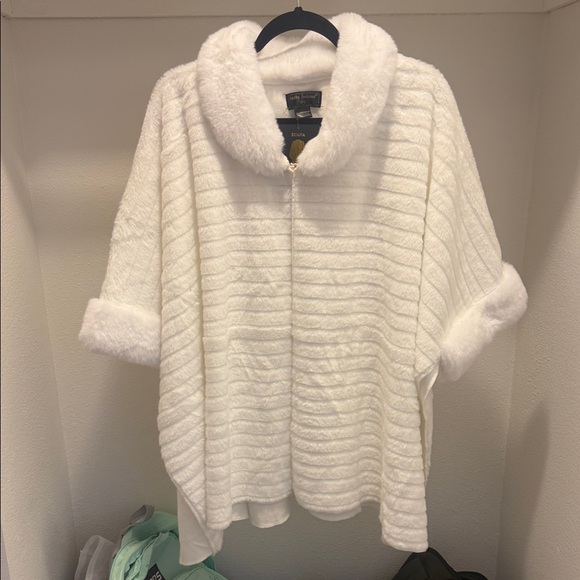 kathy ireland Sweaters - Kathy Ireland White Fuzzy Poncho